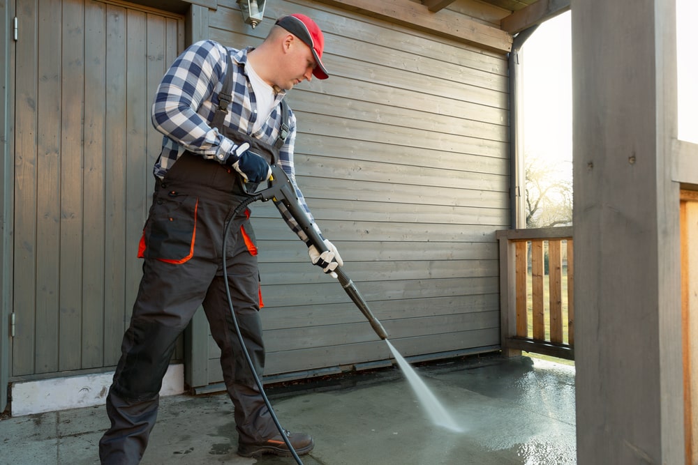 Man Spring Cleaning his Home's Exterior
Dunkirk, MD
Maryland
20754
Two Brothers Roofing